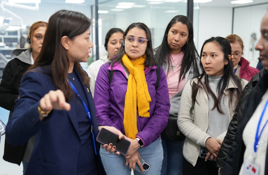 戴維(wei)醫(yī)療_湖(hú)南(nan)省兒童醫(yī)院國(guo)際(ji)交流中(zhong)心專(zhuan)傢(jia)團(tuán)莅臨戴維(wei)醫(yī)療，共商(shang)郃(he)作(zuò)新(xin)機(jī)遇！